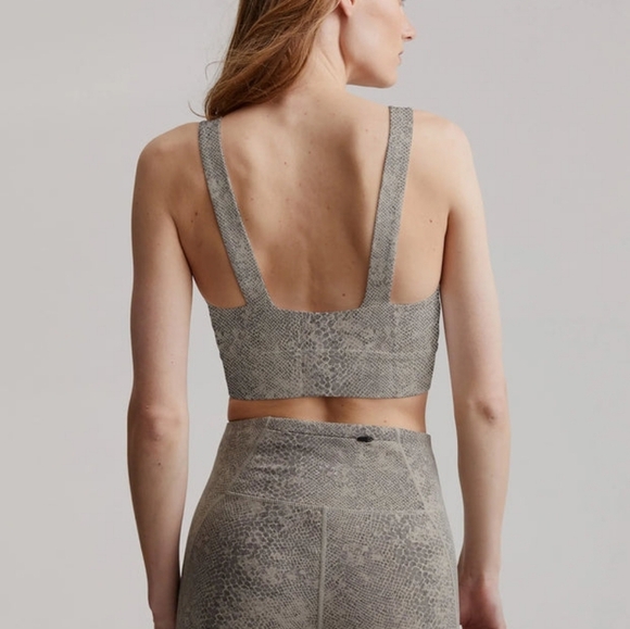 Varley Let's Go Staunton sports bra Seneca Rock Watersnake gray size XS NEW NWT - Picture 2 of 7